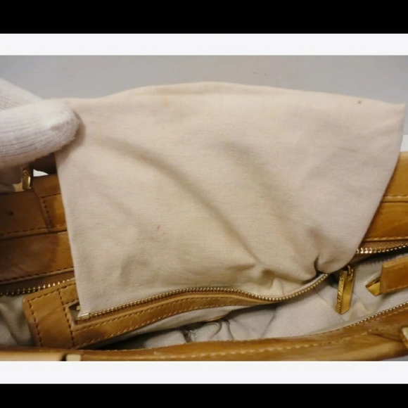 ๐Tory Burch Genuine Leather Crossbody Bag - Picture 13 of 13